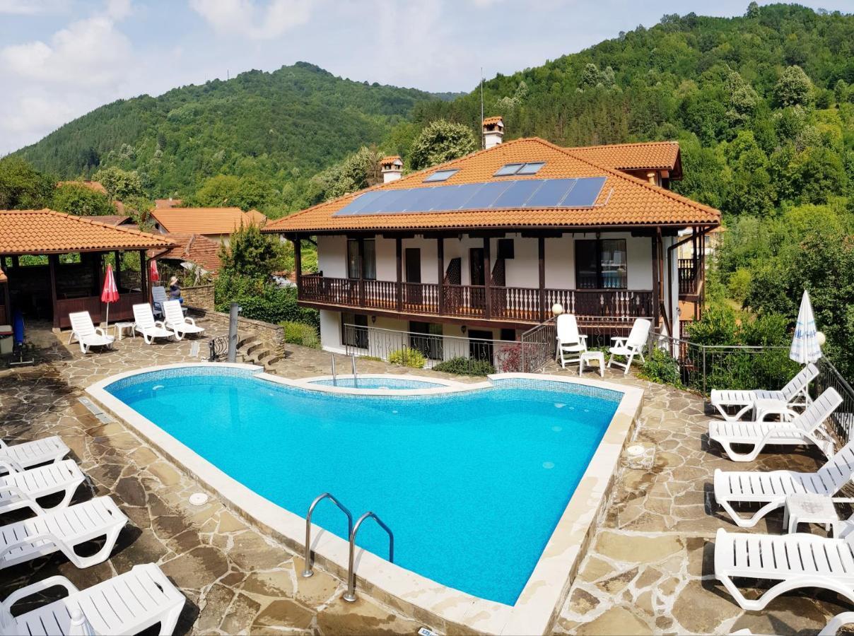 Family Hotel Chiflik Hills מראה חיצוני תמונה