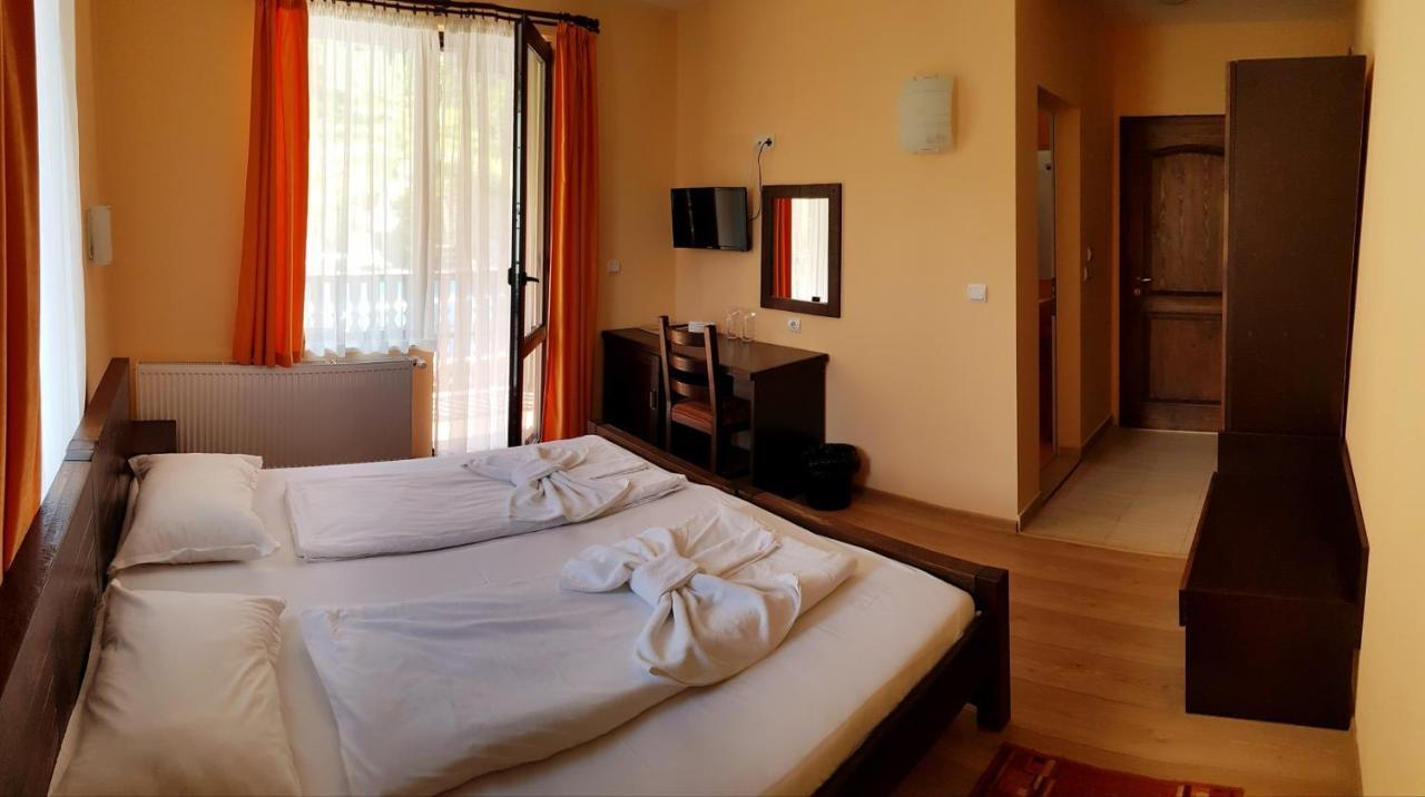 Family Hotel Chiflik Hills מראה חיצוני תמונה
