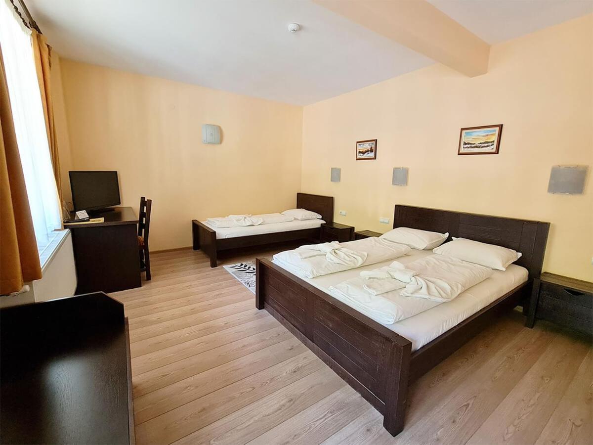 Family Hotel Chiflik Hills מראה חיצוני תמונה