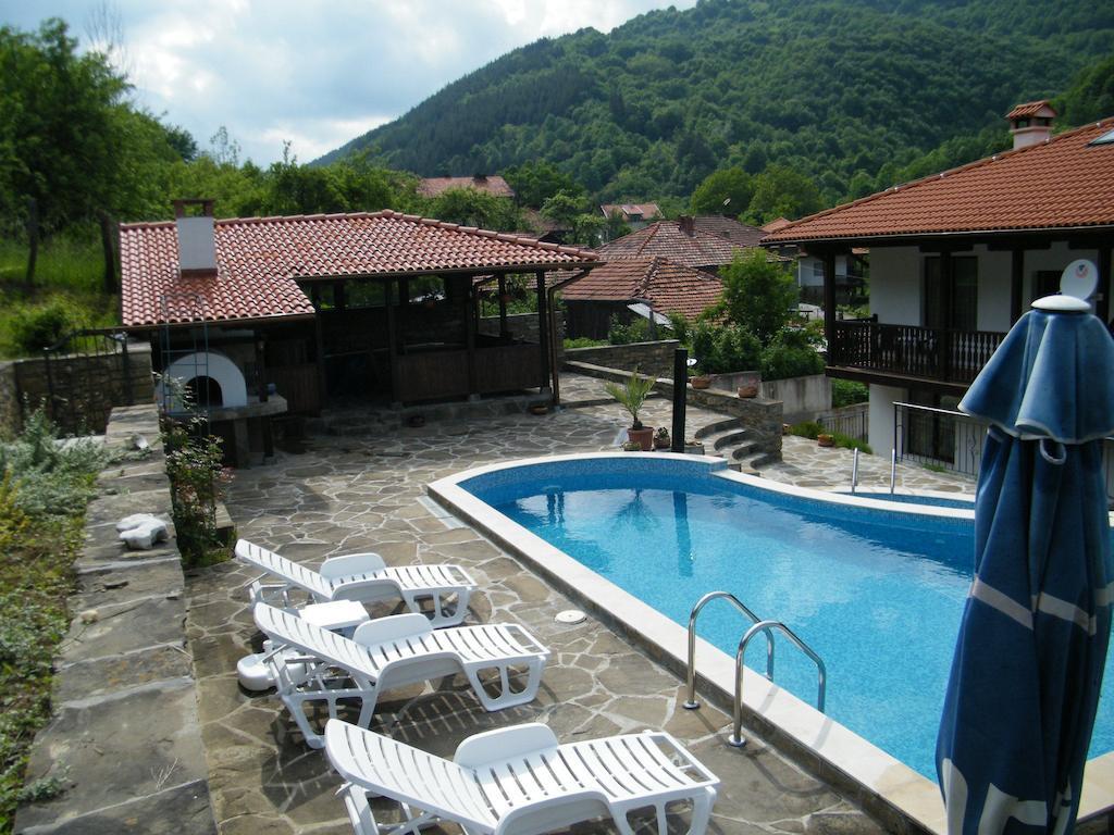 Family Hotel Chiflik Hills מראה חיצוני תמונה