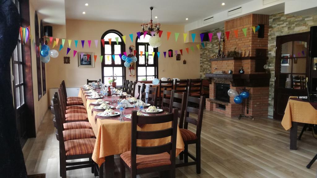 Family Hotel Chiflik Hills מראה חיצוני תמונה