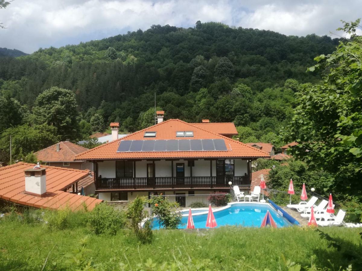 Family Hotel Chiflik Hills מראה חיצוני תמונה